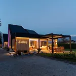Elegant Warm Bliss Hideaway Escape - With Hot-tub And Sauna Holiday home Sencur