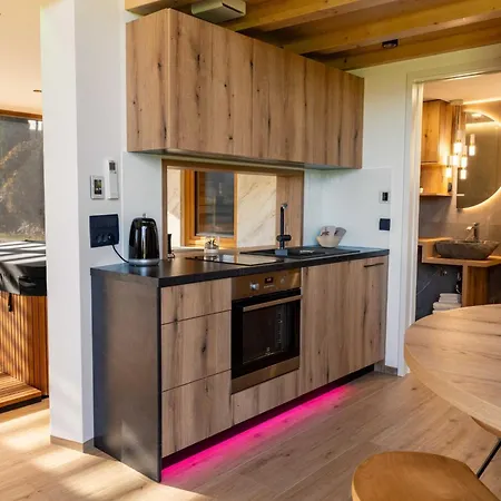 Elegant Warm Bliss Hideaway Escape - With Hot-tub And Sauna *