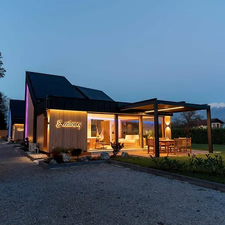 Elegant Warm Bliss Hideaway Escape - With Hot-tub And Sauna Prázdninový dům Šenčur
