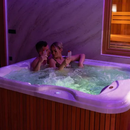 Elegant Warm Bliss Hideaway Escape - With Hot-tub And Sauna * Šenčur