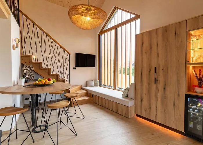 Elegant Warm Bliss Hideaway Escape - With Hot-tub And Sauna *