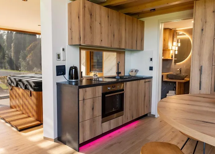 Elegant Warm Bliss Hideaway Escape - With Hot-tub And Sauna *