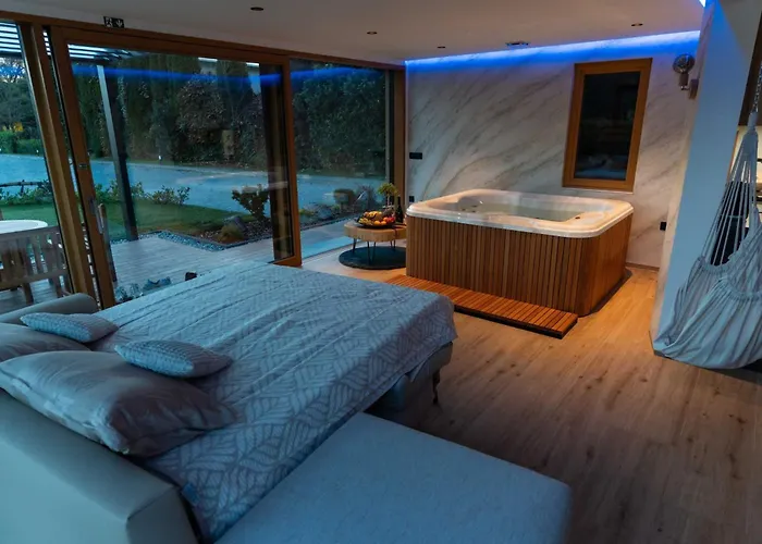 Tatil Evi Elegant Warm Bliss Hideaway Escape - With Hot-tub And Sauna Šenčur