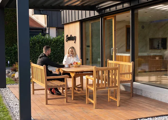 Elegant Warm Bliss Hideaway Escape - With Hot-tub And Sauna